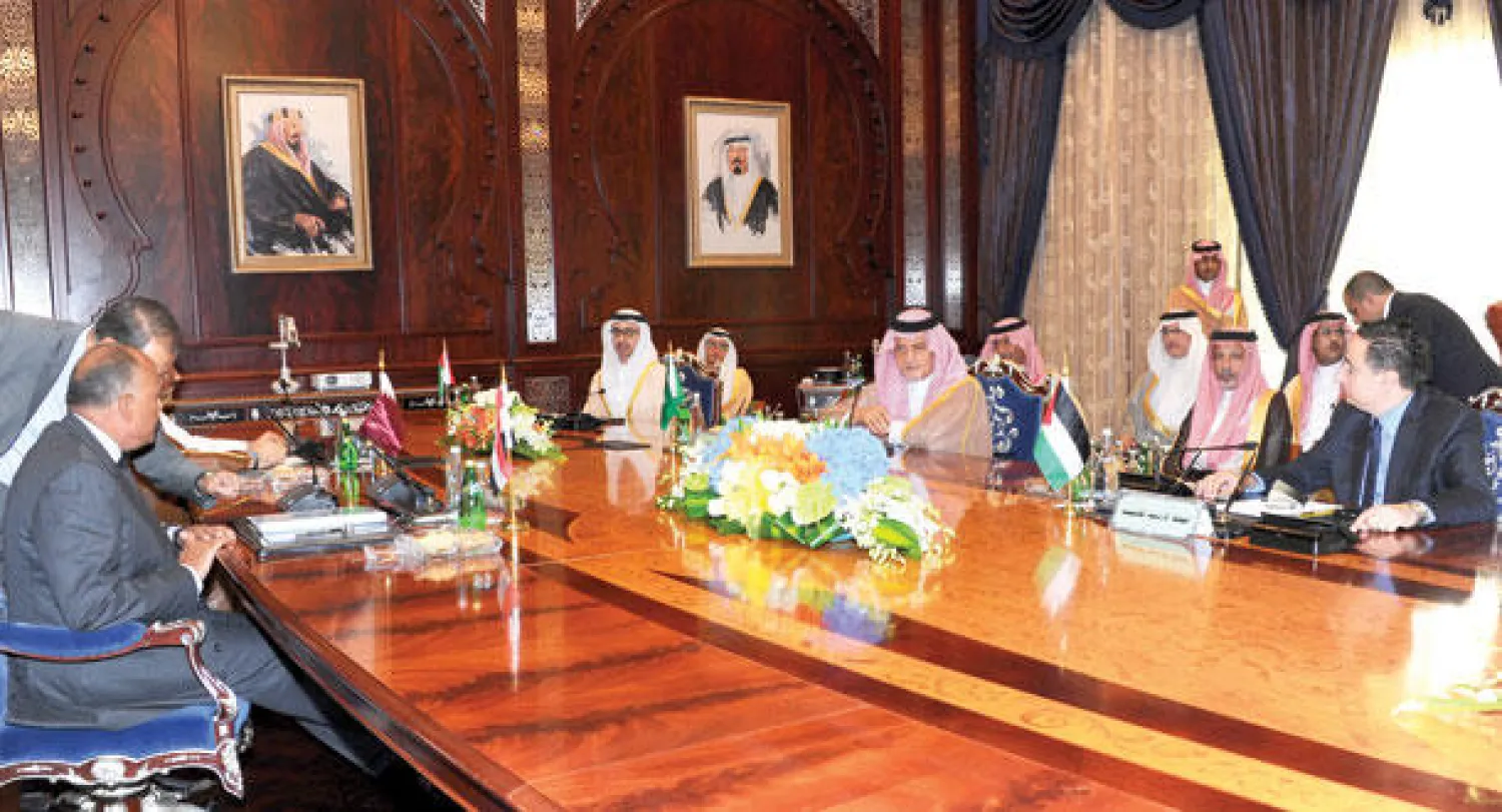 الأمير الراحل سعود الفيصل خلال أحد اجتماعات الجامعة العربية في جدة (واس)