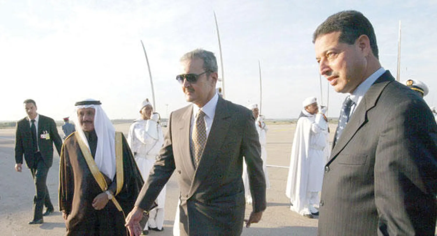 صورة أرشيفية للأمير الراحل مع محافظ مدينة سلا المغربية والسفير السعودي في الرباط سنة 2004 (غيتي)