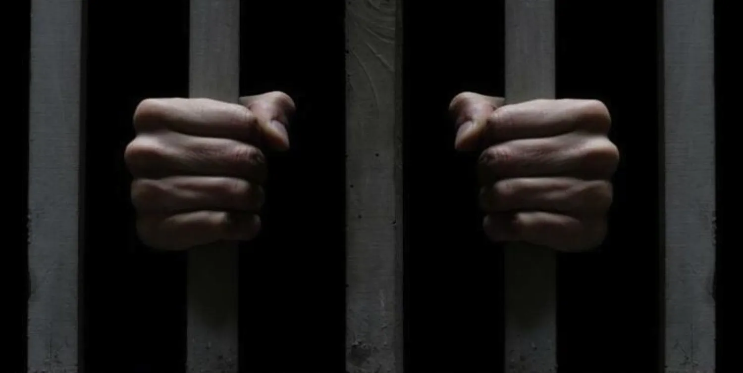 رفضوا تناول الغداء مع أبيهم.. فتم حبسهم