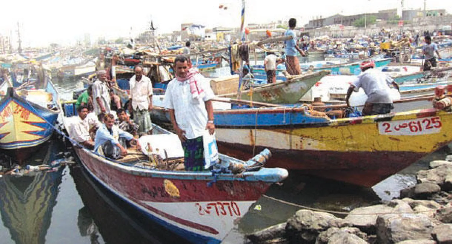 قوارب صيد يمنية بمدينة الحديدة المطلة على ساحل البحر الأحمر وتقع في الجزء الغربي من اليمن  (غيتي)