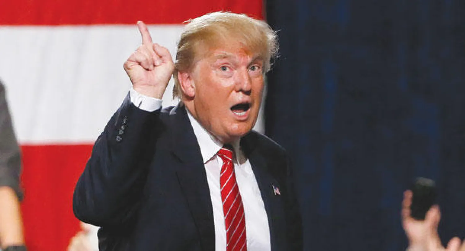 المرشح الجمهوري للرئاسة الأميركية دونالد ترامب يتحدث أمام الجمهور في مدينة فينكس بولاية أريزونا أمس (أ.ب)