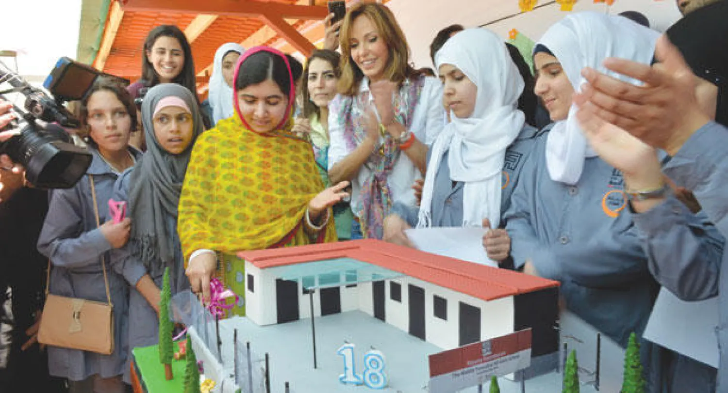 ملالا يوسف زاي خلال افتتاحها برفقة نورا جنبلاط المدرسة الأولى في العالم التي تحمل اسمها ملالا يوسف زاي خلال افتتاحها برفقة نورا جنبلاط المدرسة الأولى في العالم التي تحمل اسمها