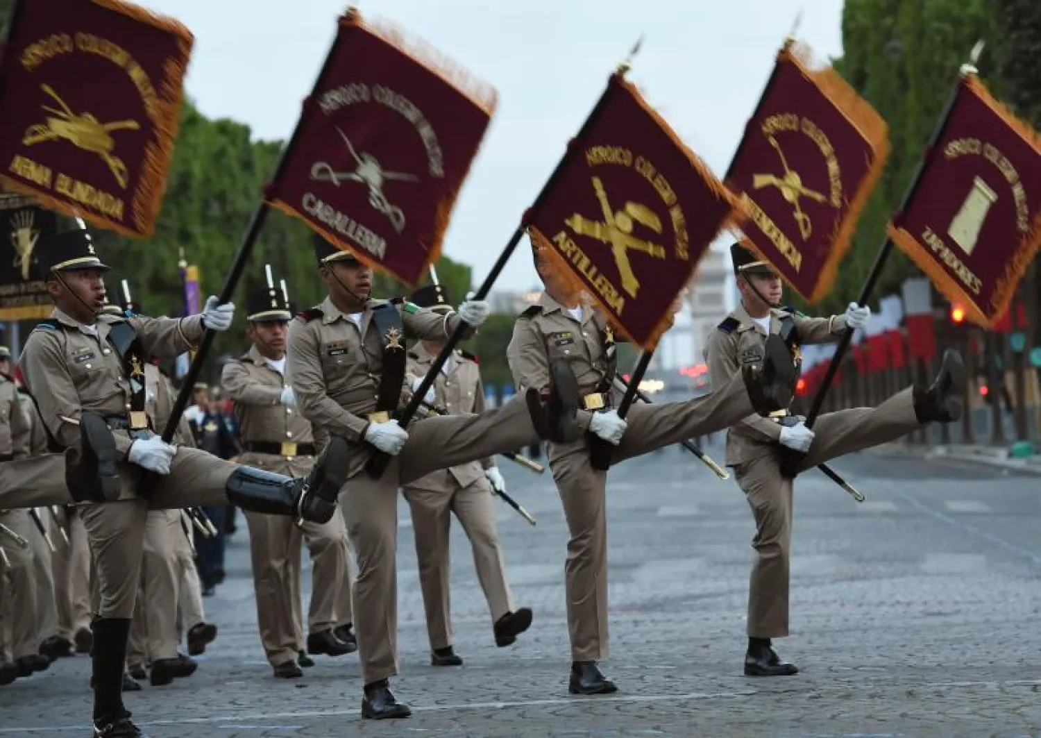 بعد حوالى عقدين من الانقطاع.. رئيس المكسيك يزور فرنسا