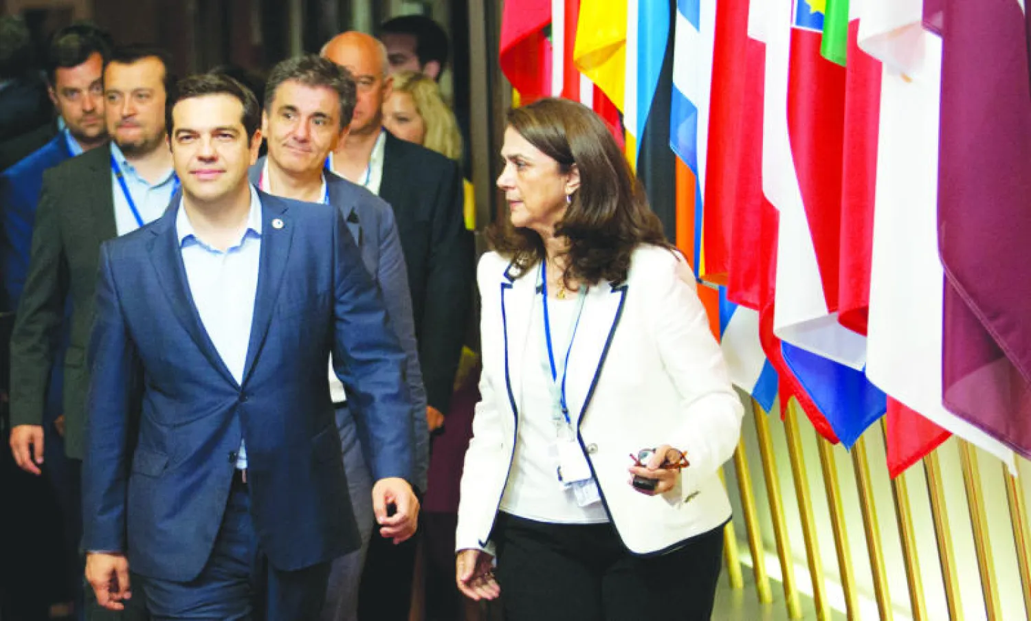 رئيس الوزراء اليوناني الكسيس تسيبراس أثناء مغادرته الاجتماع الذي أنقذ بلاده من الإفلاس (أ. ب)