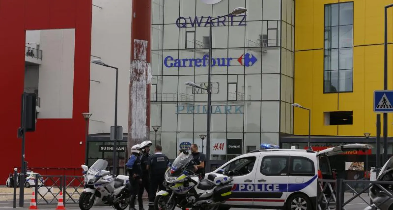 مسلحون يقتحمون محل ألبسة في فرنسا
