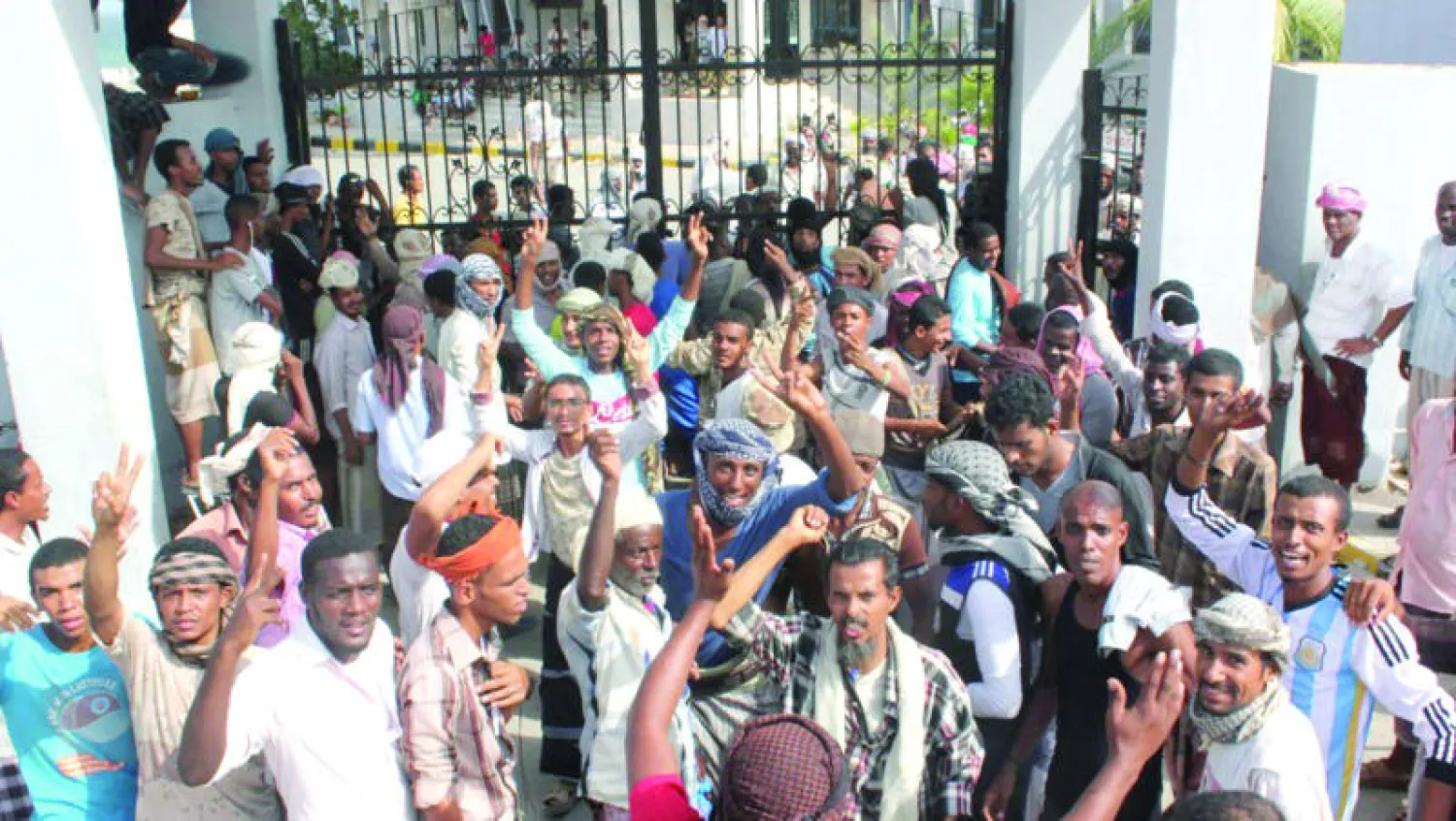 مسيرة  سلمية في مدينة المكلا تطالب «القاعدة» بمغادرة المدينة («الشرق الأوسط»)