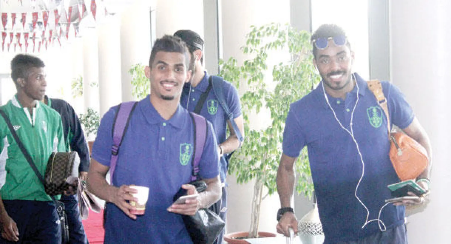 لاعبو الأهلي لدى وصولهم إلى سويسرا أمس (المركز الإعلامي بالنادي الأهلي)