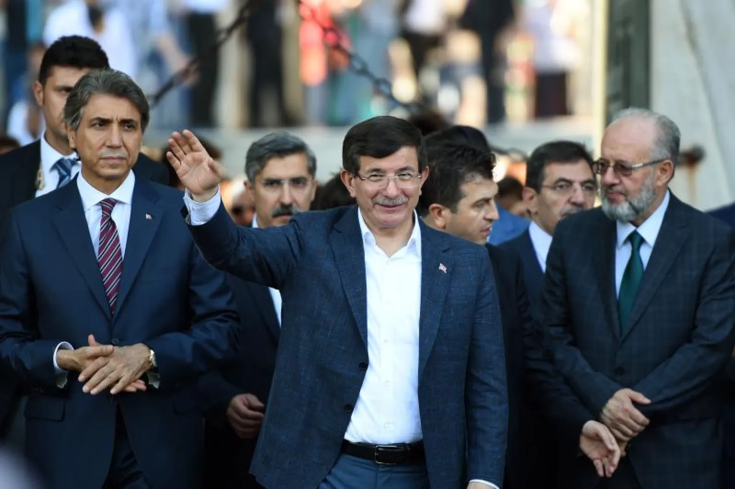 رئيس وزراء تركيا يهيئ حزبه لانتخابات مبكرة