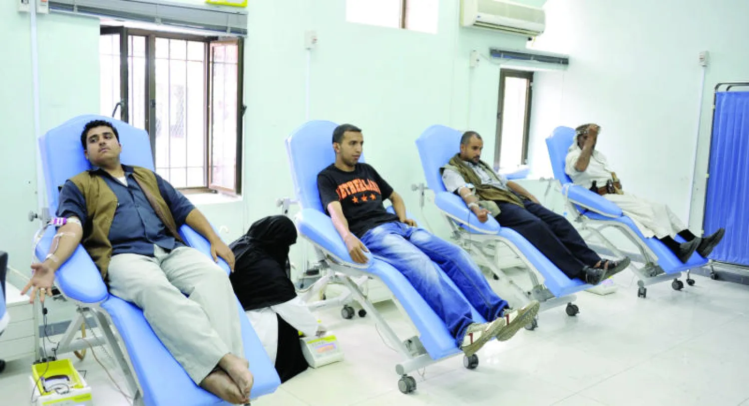 مستشفيات اليمن باتت تعاني مشاكل عدة أبرزها انقطاع الكهرباء وقلة الكادر الطبي (غيتي)