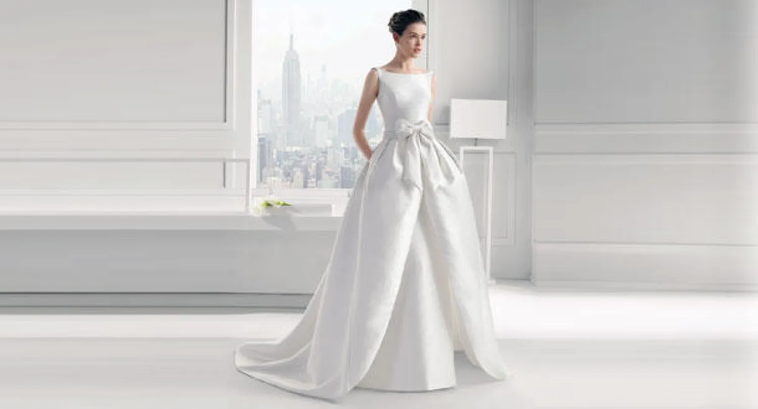 فستان من {روزا كلارا}