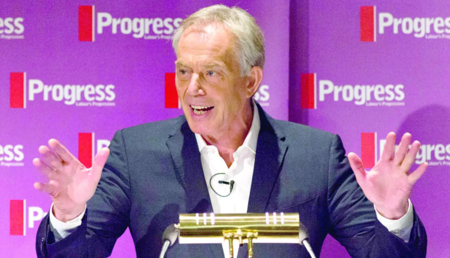 رئيس وزراء بريطانيا الأسبق توني بلير يتحدث خلال مؤتمر حضره مؤيدو حزب العمال في لندن أمس (أ.ف.ب)