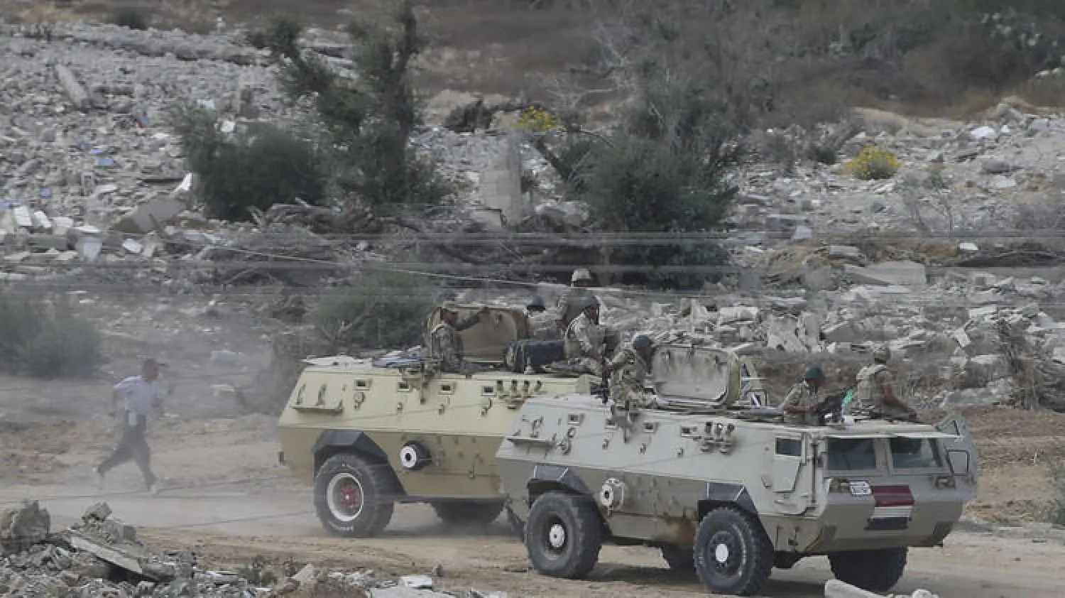 مقتل ضابط و3 جنود بالجيش المصري في انفجار عبوة ناسفة بسيناء