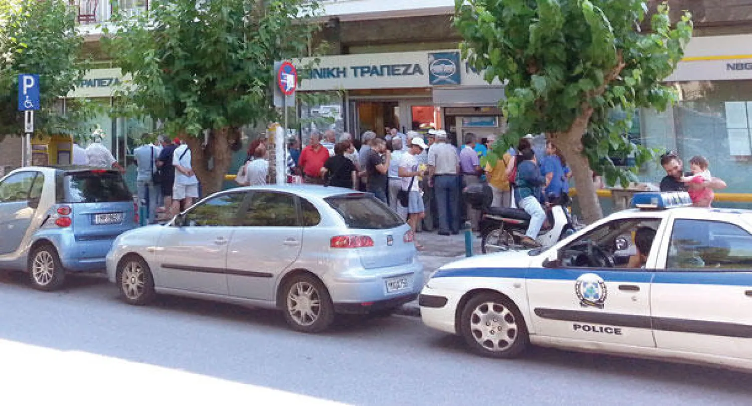 اكتظاظ أمام فرع لأحد البنوك في أثينا («الشرق الأوسط»)