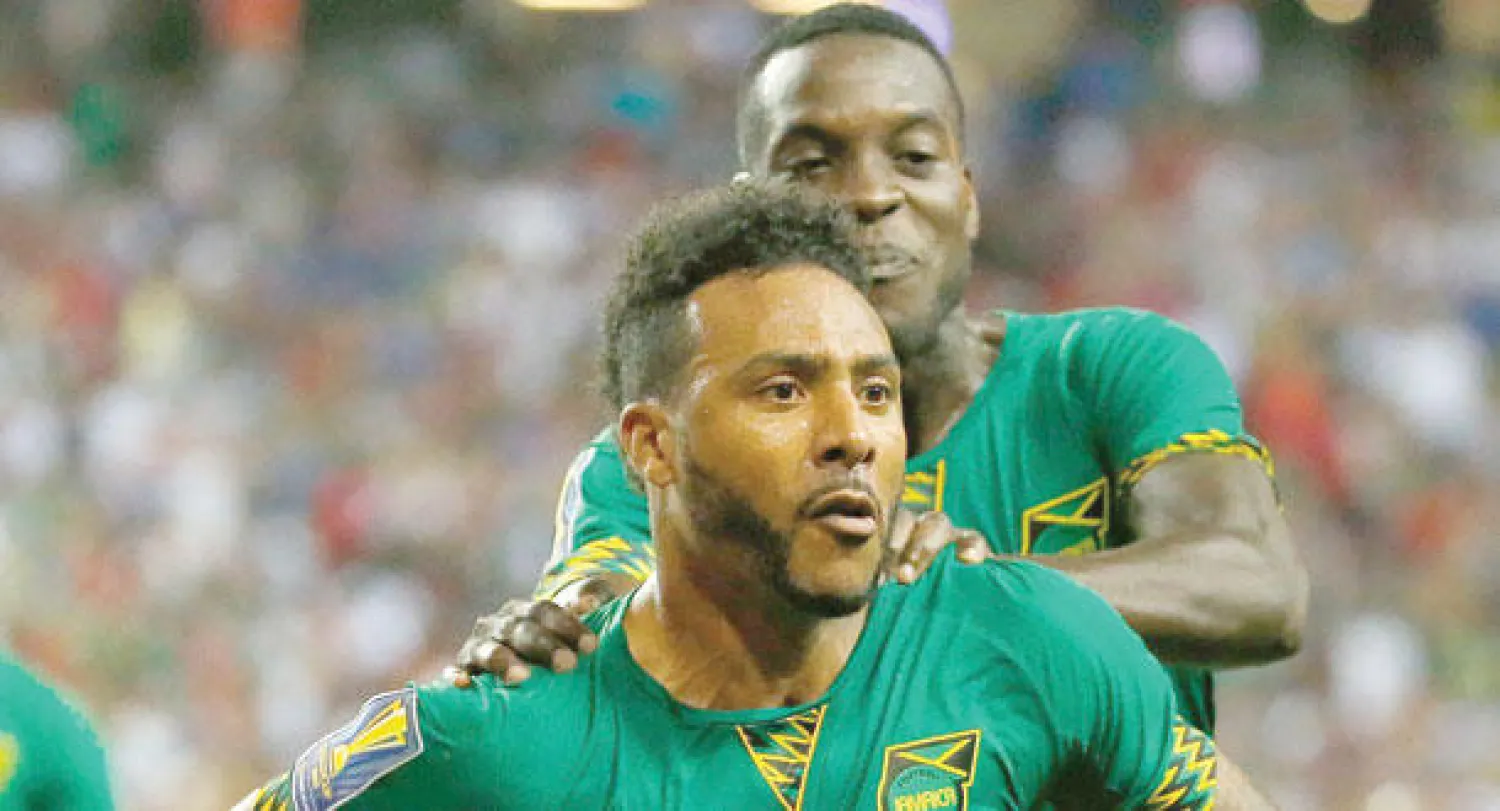 جايل بارنز بعد تسجيل هدفه لثاني أمام الولايات المتحدة (أ.ف.ب)