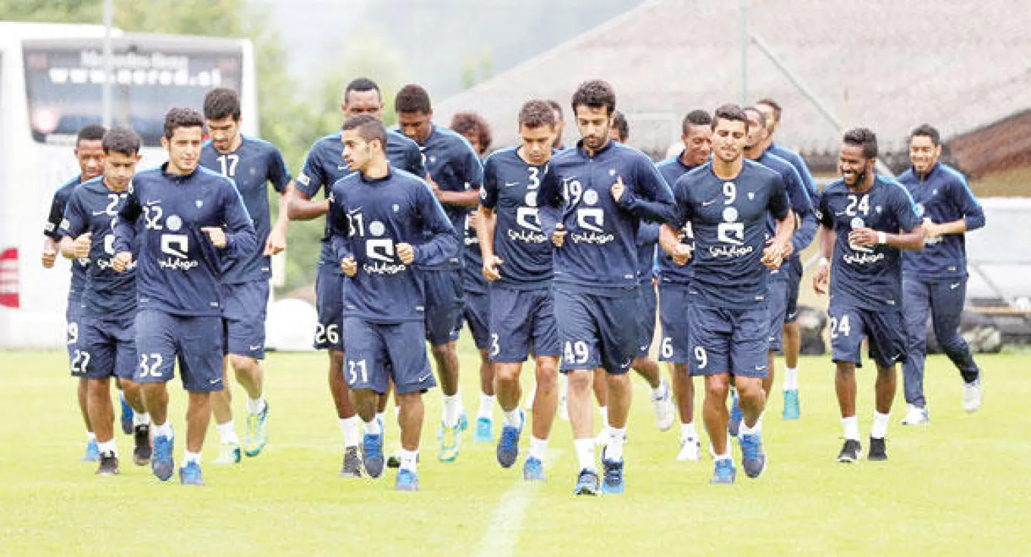 لاعبو الهلال خلال المران الصباحي أمس (موقع الهلال الرسمي)