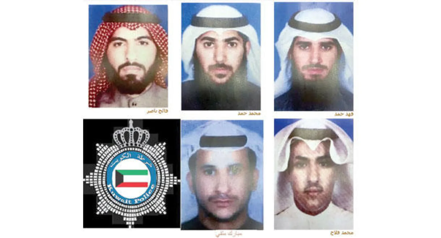 صورة وزعتها وزارة الداخلية الكويتية للمتهمين الخمسة بالانتماء إلى الخلية الإرهابية في الكويت («الشرق الأوسط»)