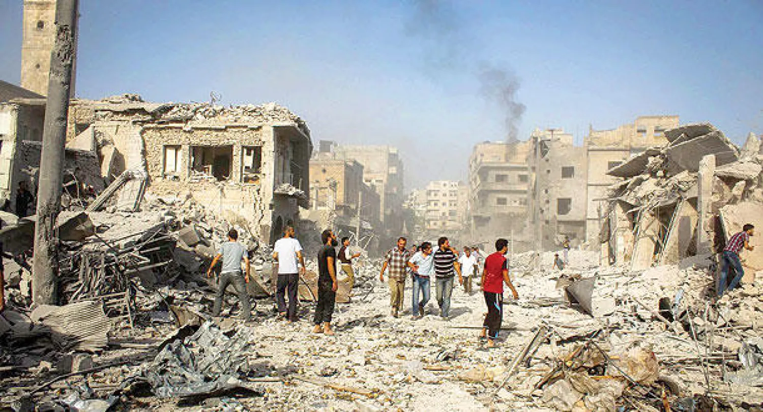 حطام طائرة النظام الحربية التي سقطت على سوق للخضار في مدينة أريحا بريف إدلب شمال سوريا ودمرت أبنية وقتلت مدنيين (شبكة أخبار إدلب)