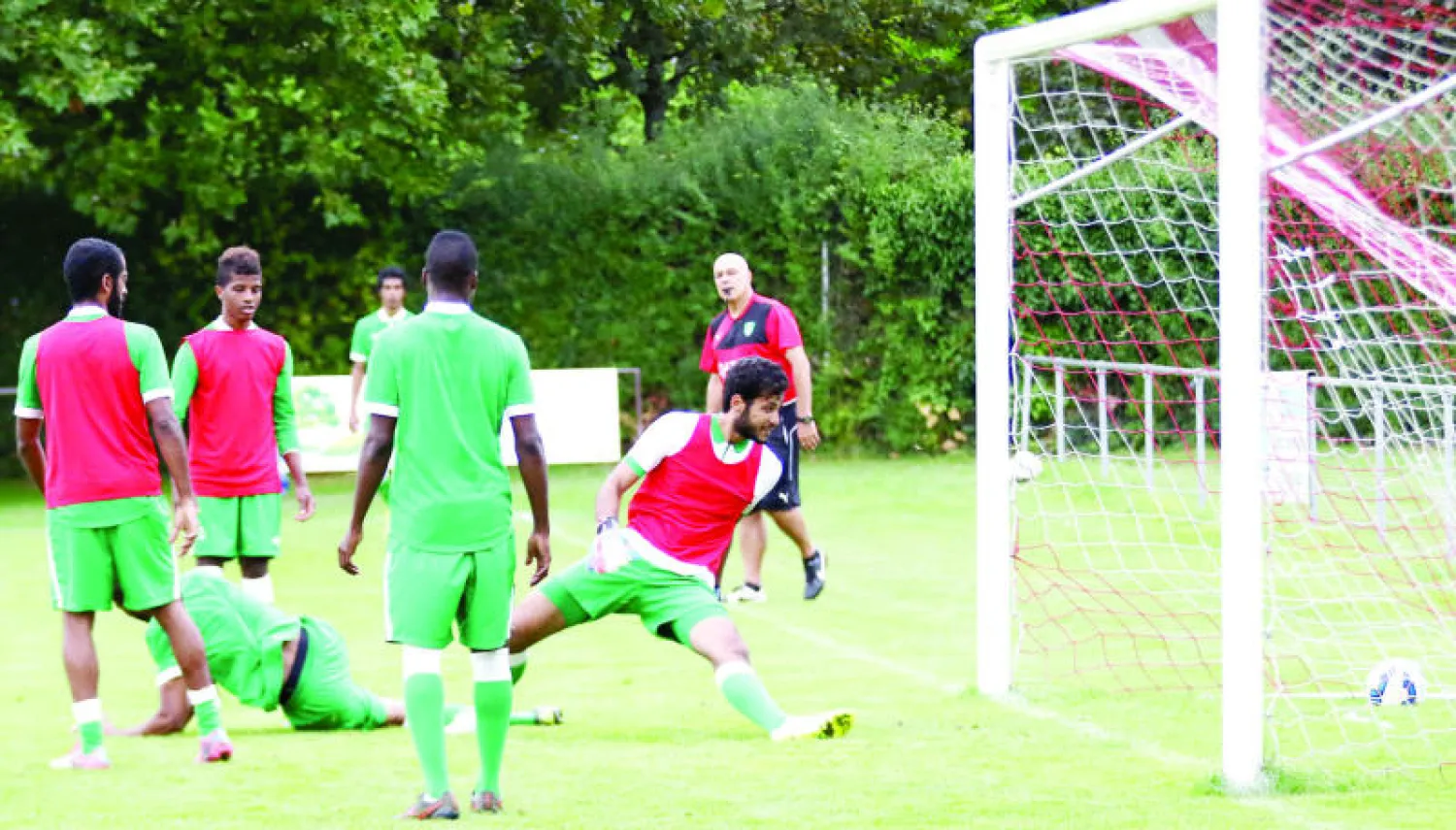 من تدريبات الأهلي الصباحية أمس في معسكر سويسرا (المركز الإعلامي للنادي الأهلي)