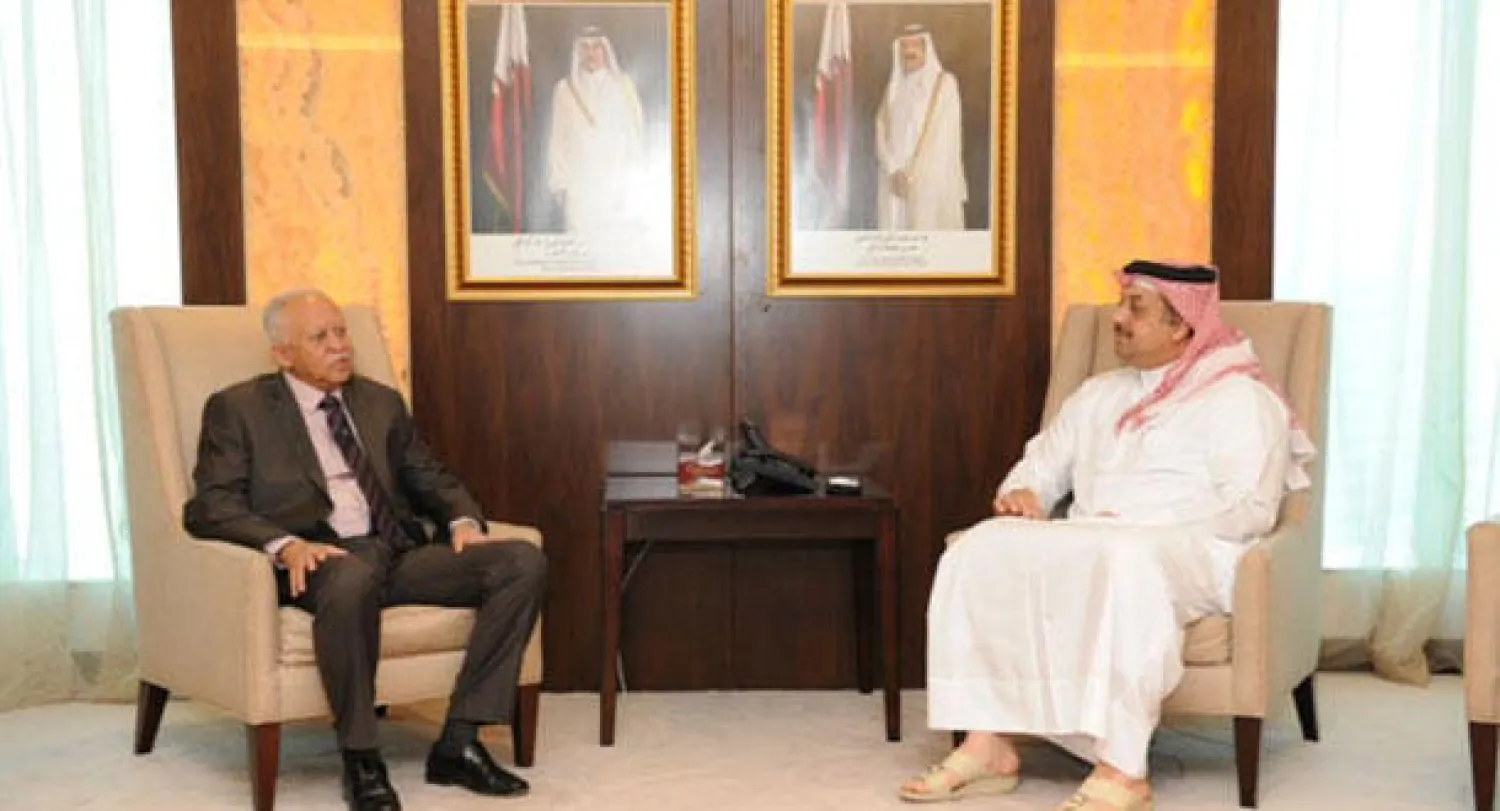 ياسين والعطية خلال اجتماعهما في الدوحة أمس ({الشرق الأوسط})
