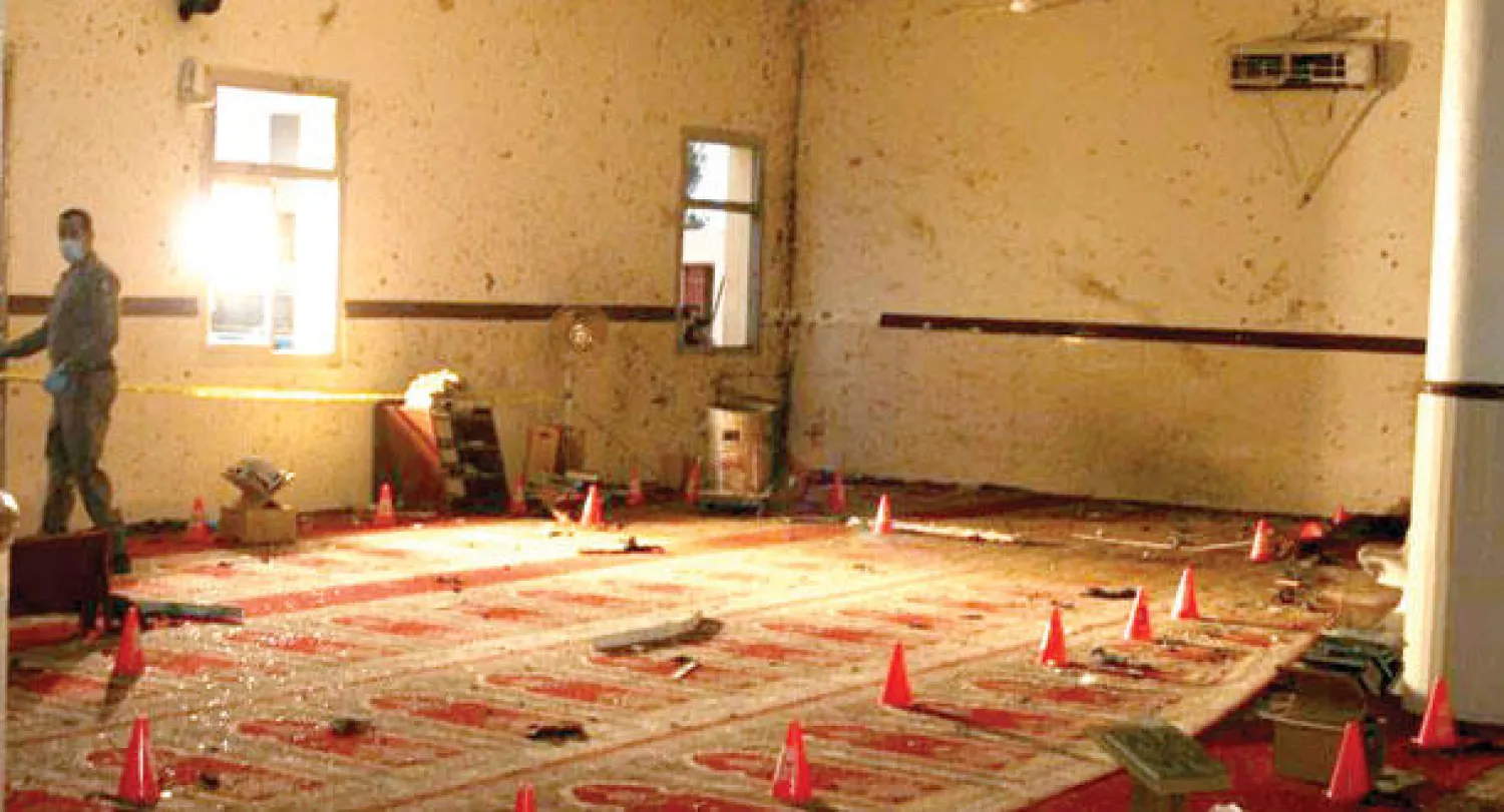 جانب من آثار الاعتداء على مسجد قوات الطوارئ في عسير (واس)