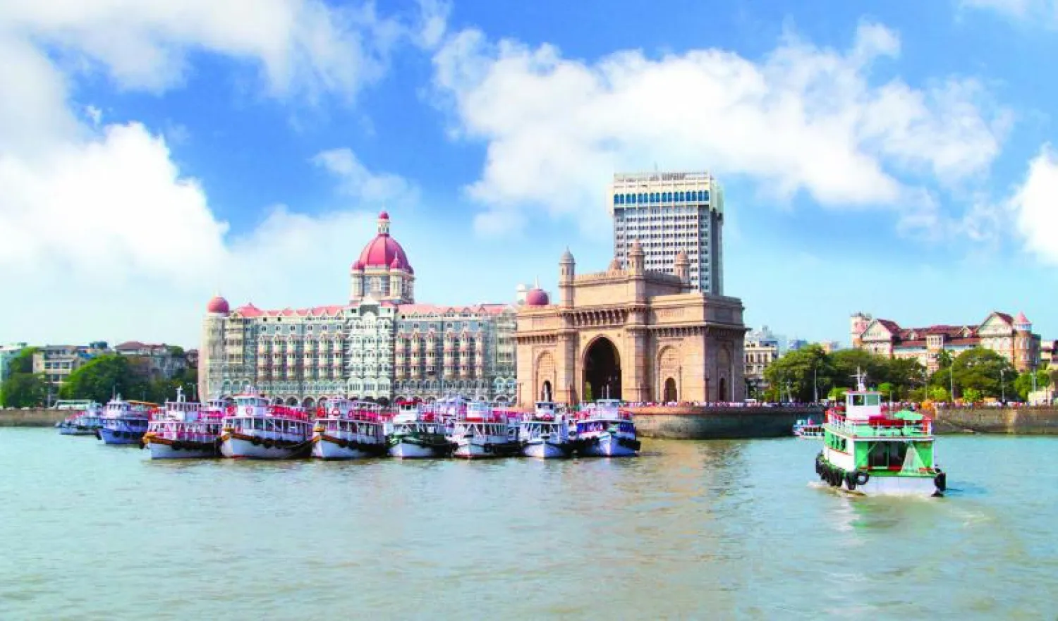 زيارة مومباي لاتكتمل الا بزيارة استديوهات بوليوود للتعرف على صناعة الافلام الهندية الشهيرة