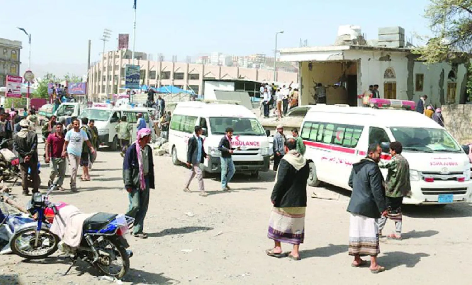 محافظة ذمار تضررت جراء الاعتداء الحوثي على كثير من الأحياء السكنية والمؤسسات الحكومية بالمدينة (غيتي)