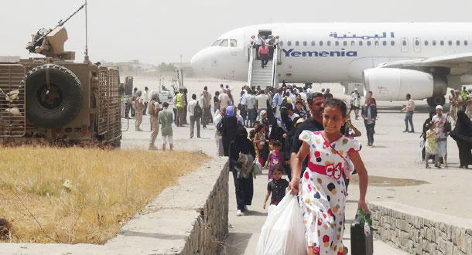مركز الملك سلمان للإغاثة يسير طائرة تقل 120 يمنيًا عالقين خارج البلاد