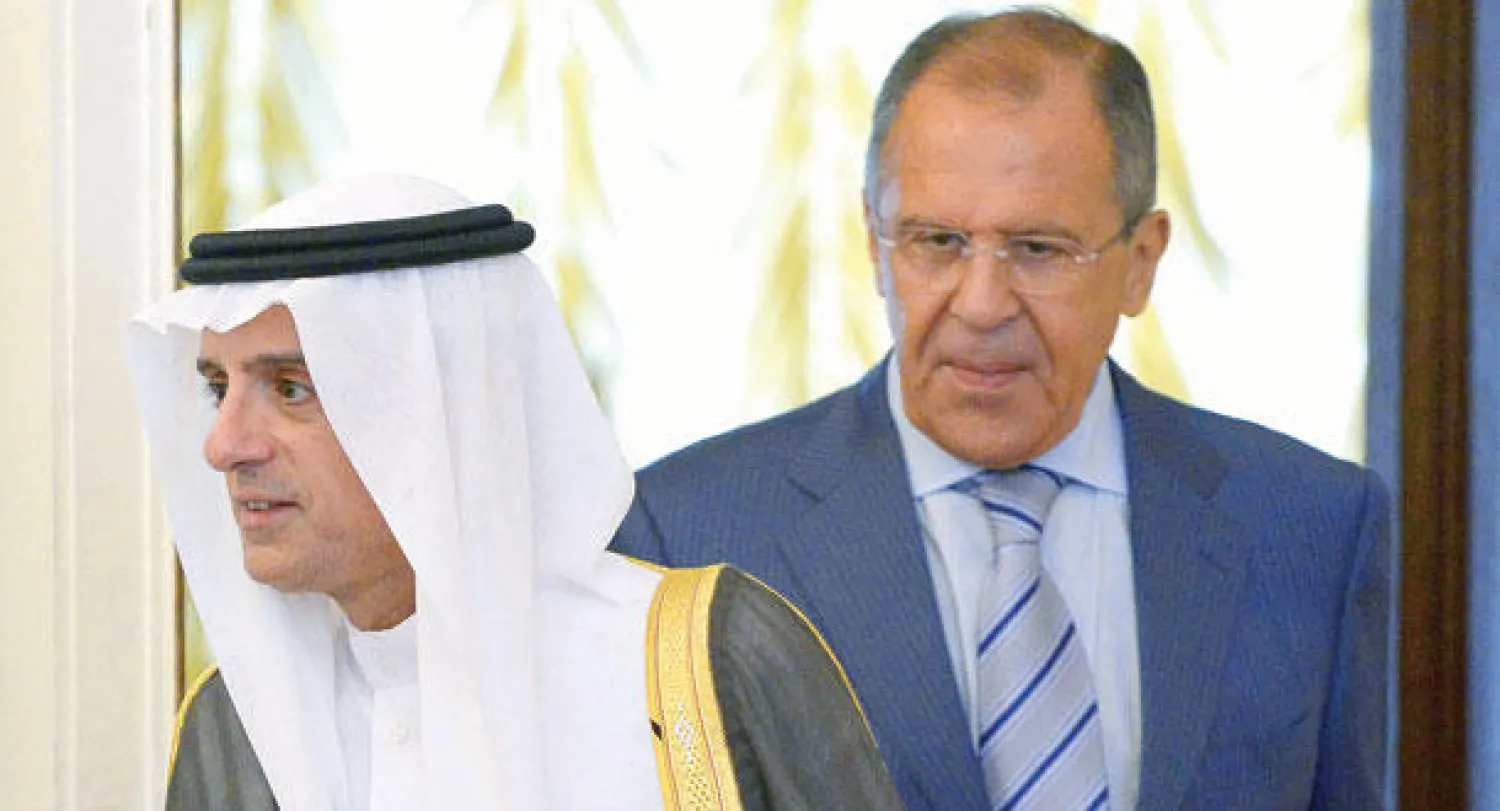 وزير الخارجية السعودي عادل الجبير ونظيره الروسي سيرغي لافروف خلال لقائهما في موسكو أمس (أ.ف.ب)