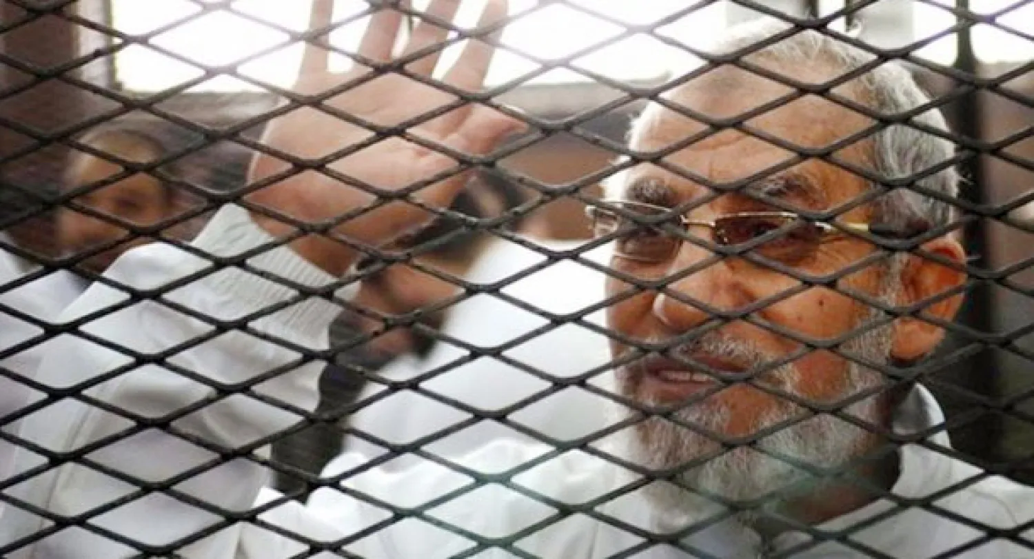 إحالة المرشد وقيادات إخوانية إلى المحكمة في قضية اعتصام «رابعة» المسلح