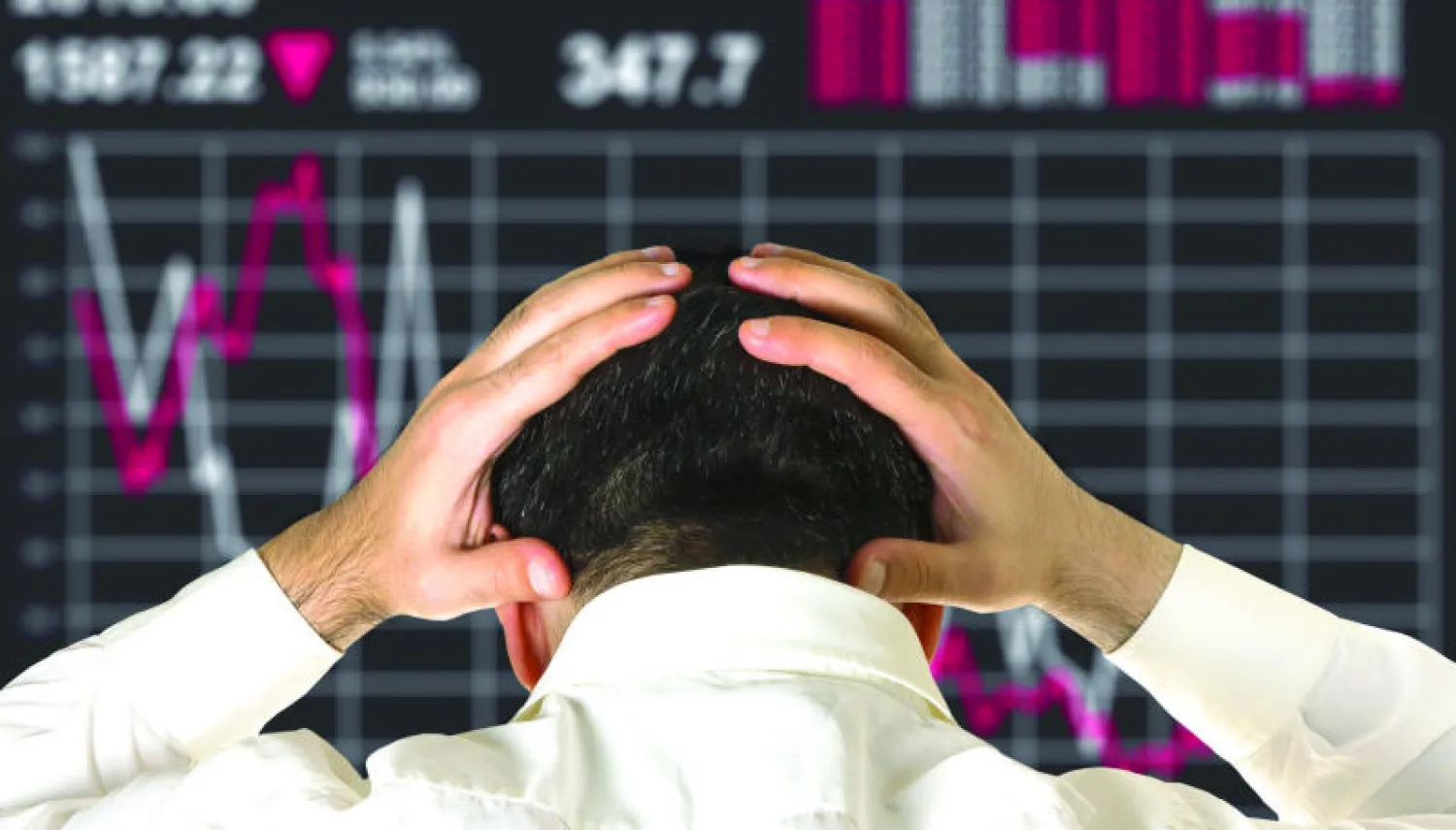 حدد المصرف المركزي الصيني سعرا يمكن لليوان أو «عملة الشعب» أن يتقلب حوله بهامش 2 في المائة كل يوم