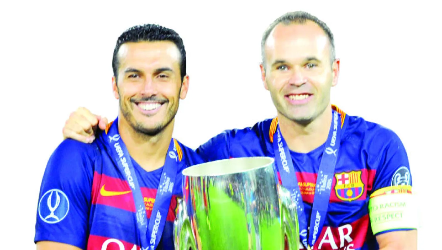 إنييستا وبيدرو الذي تقمص دور البطل قبل رحيله المحتمل (أ.ف.ب)