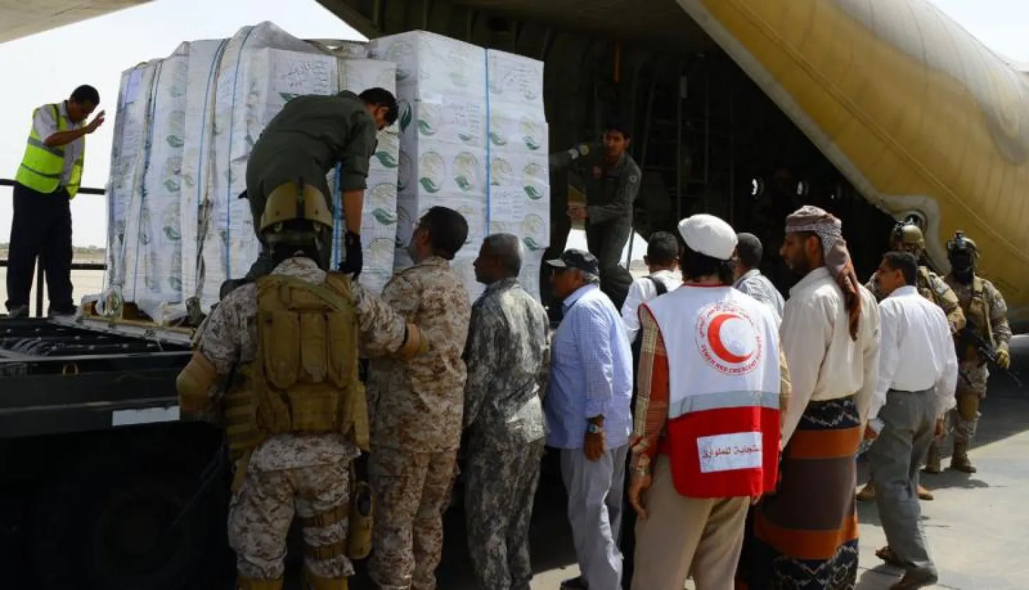 السعودية: وصول طائرة إغاثية إلى مطار عدن محملة بثمانية أطنان من حليب الأطفال