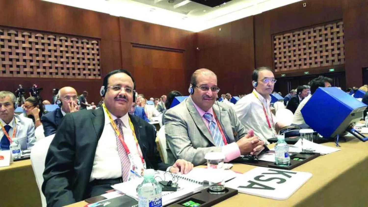 الأمير نواف بن محمد خلال انتخابات كونغرس ألعاب القوى ببكين (المركز الإعلامي لاتحاد القوى السعودي)