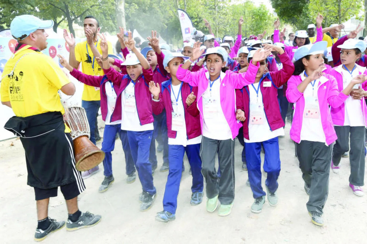 أطفال يقضون يوم إجازة في باريس خلال الصيف (أ.ف.ب)