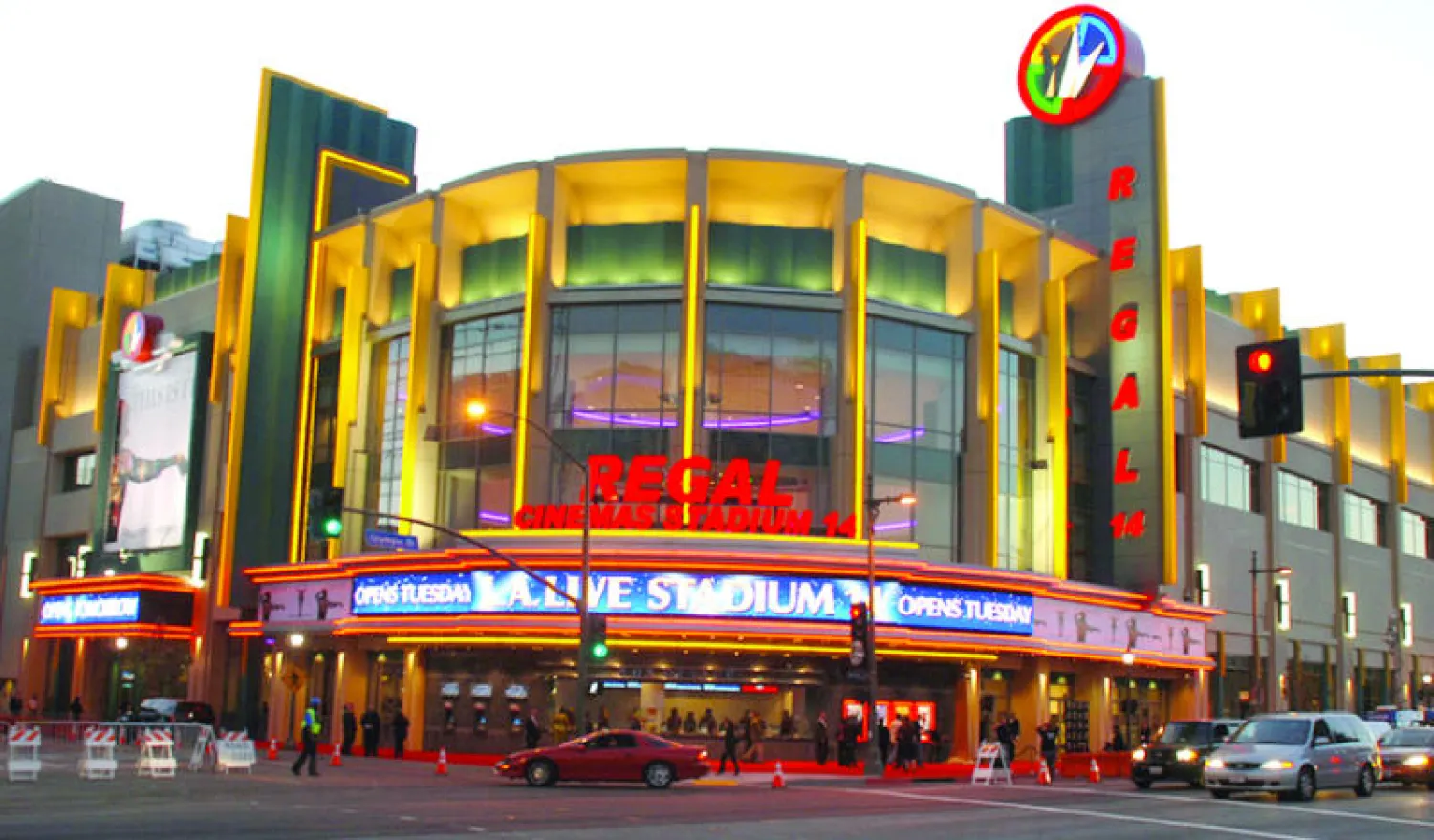 دور سينما أميركية تطبق سياسة تفتيش المشاهدين