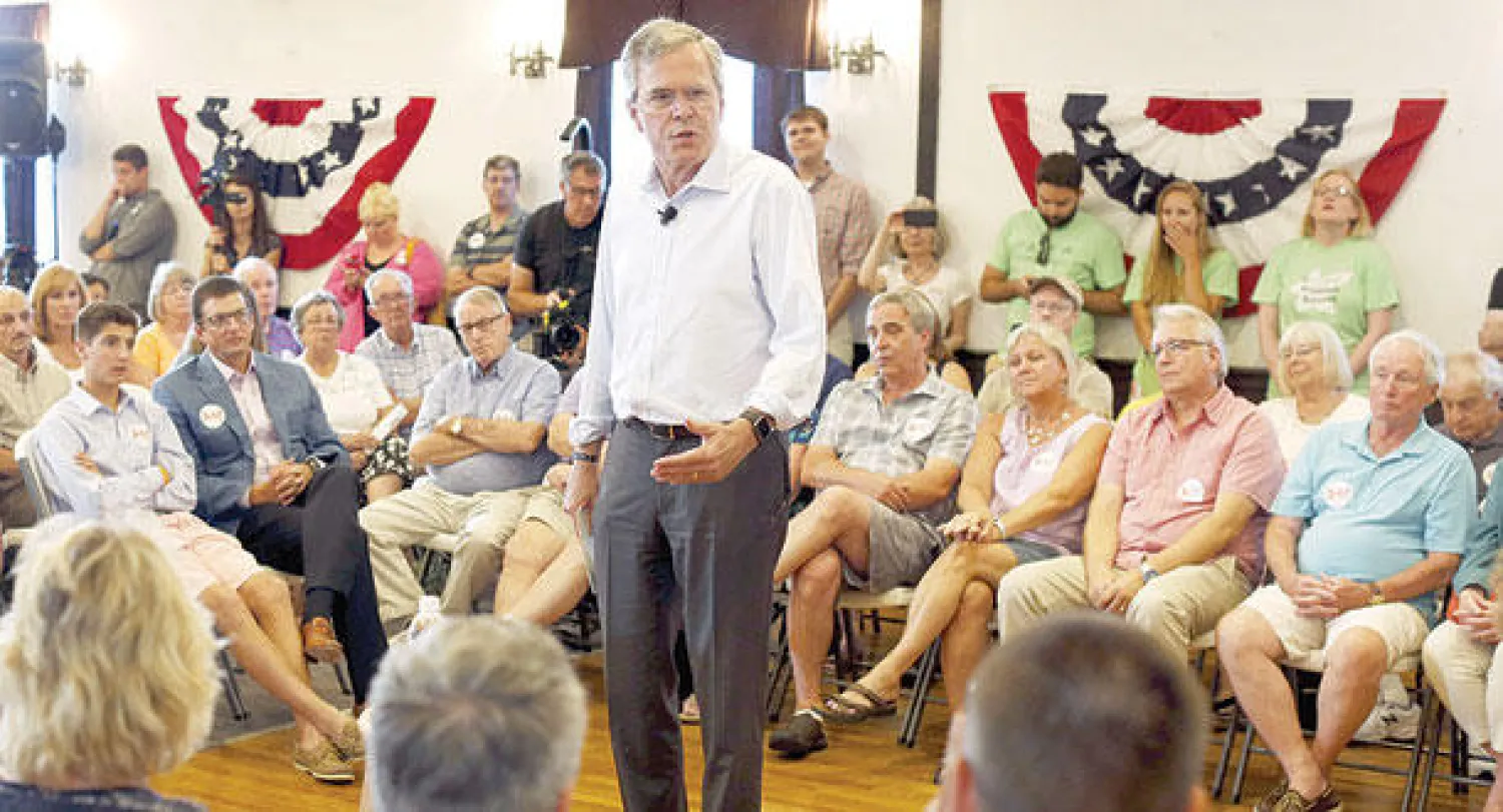 حاكم ولاية فلوريدا السابق ومرشح الحزب الجمهوري للرئاسة الأميركية جب بوش يتحدث أمام الجمهور في نيو هامبشير (رويترز)