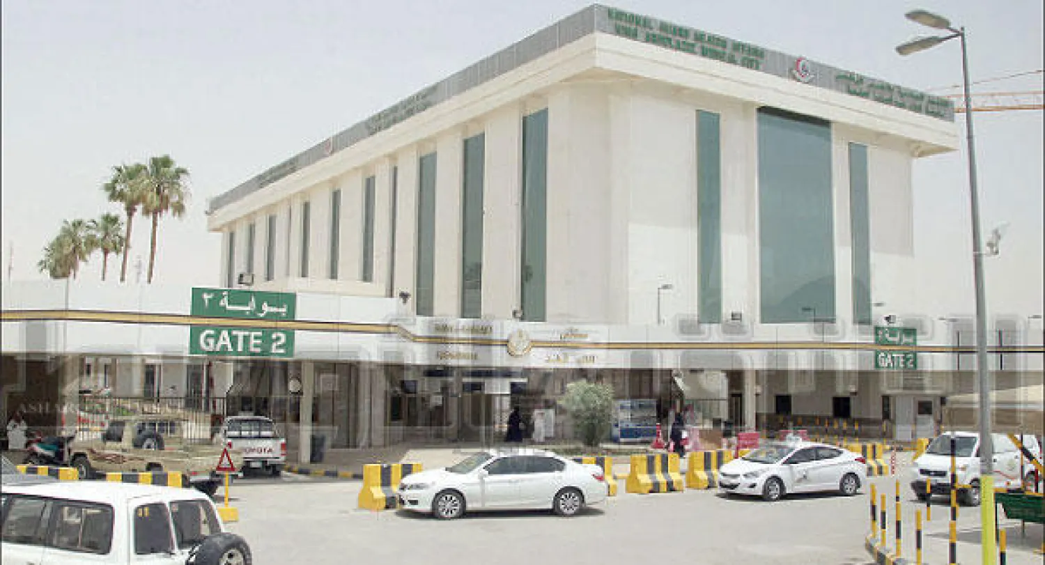 مستشفى الملك فهد بالحرس الوطني بالرياض والذي شهد إغلاق بعض أقسامه (تصوير: خالد الخميس)
