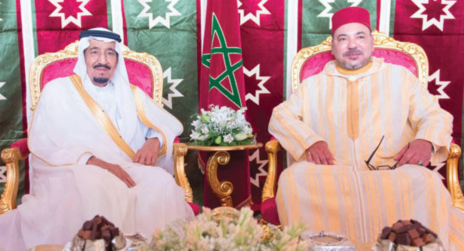 خادم الحرمين الشريفين الملك سلمان بن عبد العزيز خلال حضوره مناسبة يوم الشباب أمس وإلى جواره الملك محمد السادس ملك المغرب (واس)