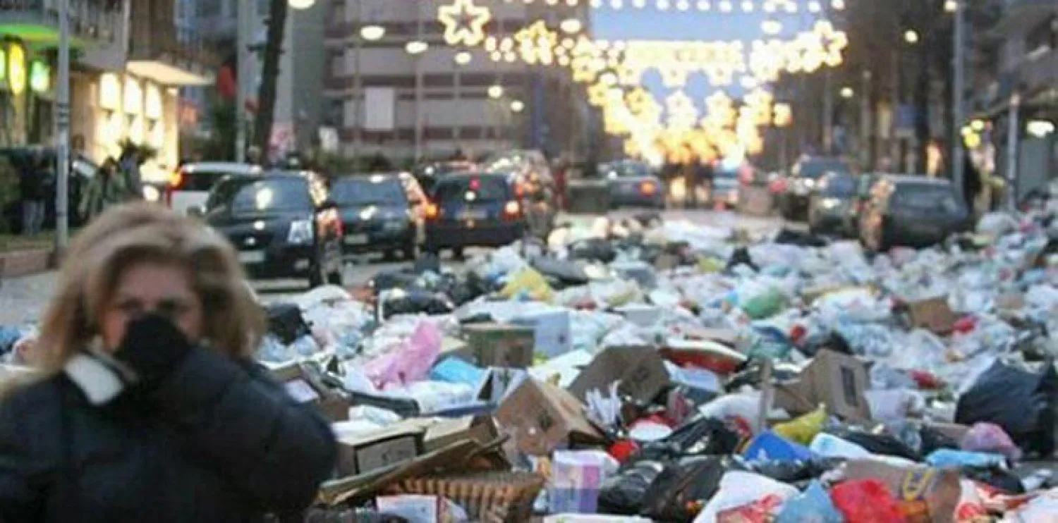 أزمة النفايات تشعل بيروت ومطالبات باستقالة سلام