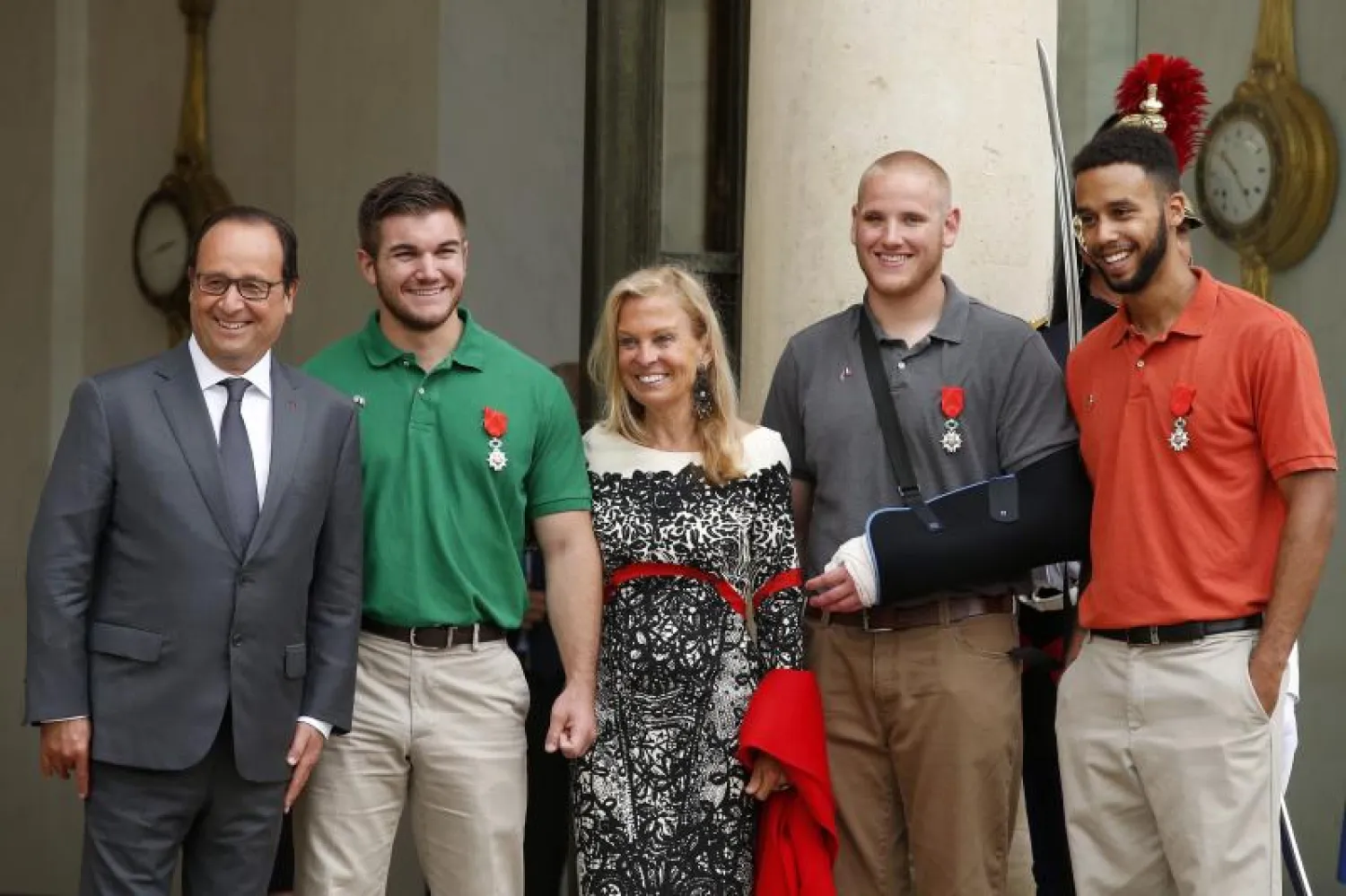 هولاند يقلد محبطي هجوم قطار تاليس وسام الشرف