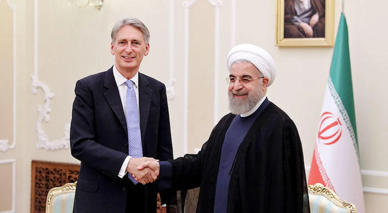 فيليب هاموند يجتمع بالرئيس روحاني بعد يوم من إعادة فتح سفارة بلاده في طهران