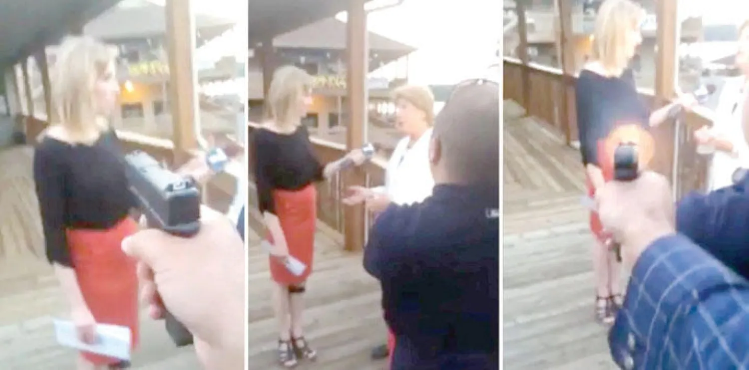 لقطات إطلاق النار على الصحافية أليسون باركر وهي تستجوب فيكي غاردنر في بلدة مونيتا أخذت من مقطع مصور نشره مطلق النار على موقع «فيسبوك» يوم أمس في ولاية فرجينيا (رويترز)