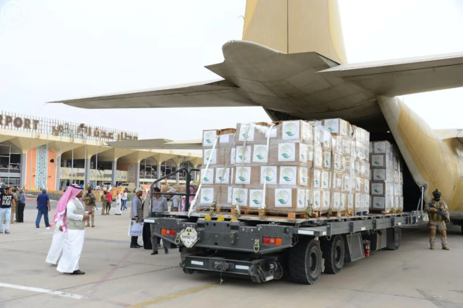 السعودية تواصل تقديم مساعداتها الإغاثية لليمن بإرسال الطائرة الحادية عشرة