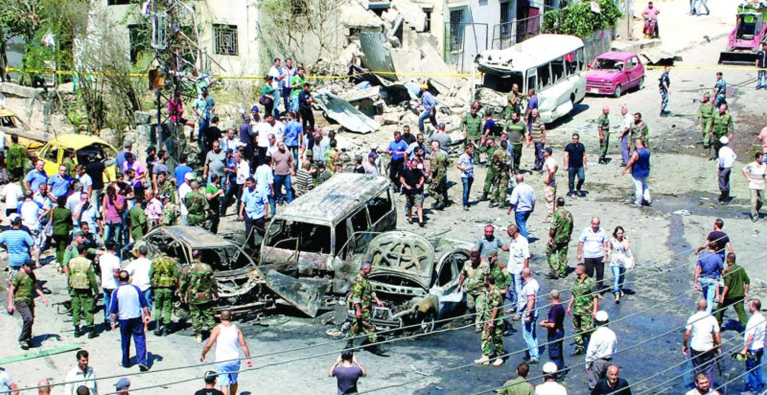 صورة نشرتها وكالة {سانا} الرسمية عن تفجير أمس في مدينة اللاذقية الساحلية معقل النظام السوري، الذي قتل فيه عشرة على الأقل (أ.ب)