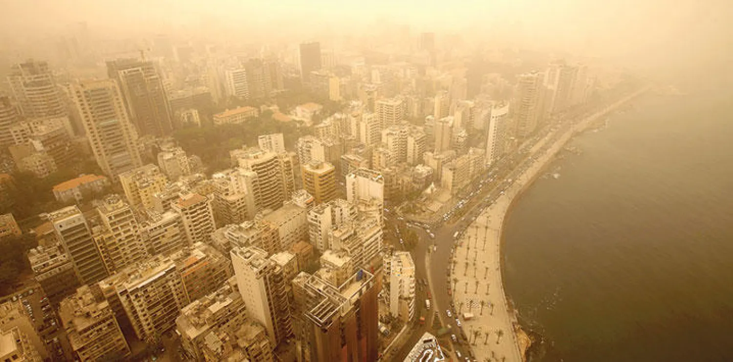 آثار العاصفة على بيروت (أ.ب)