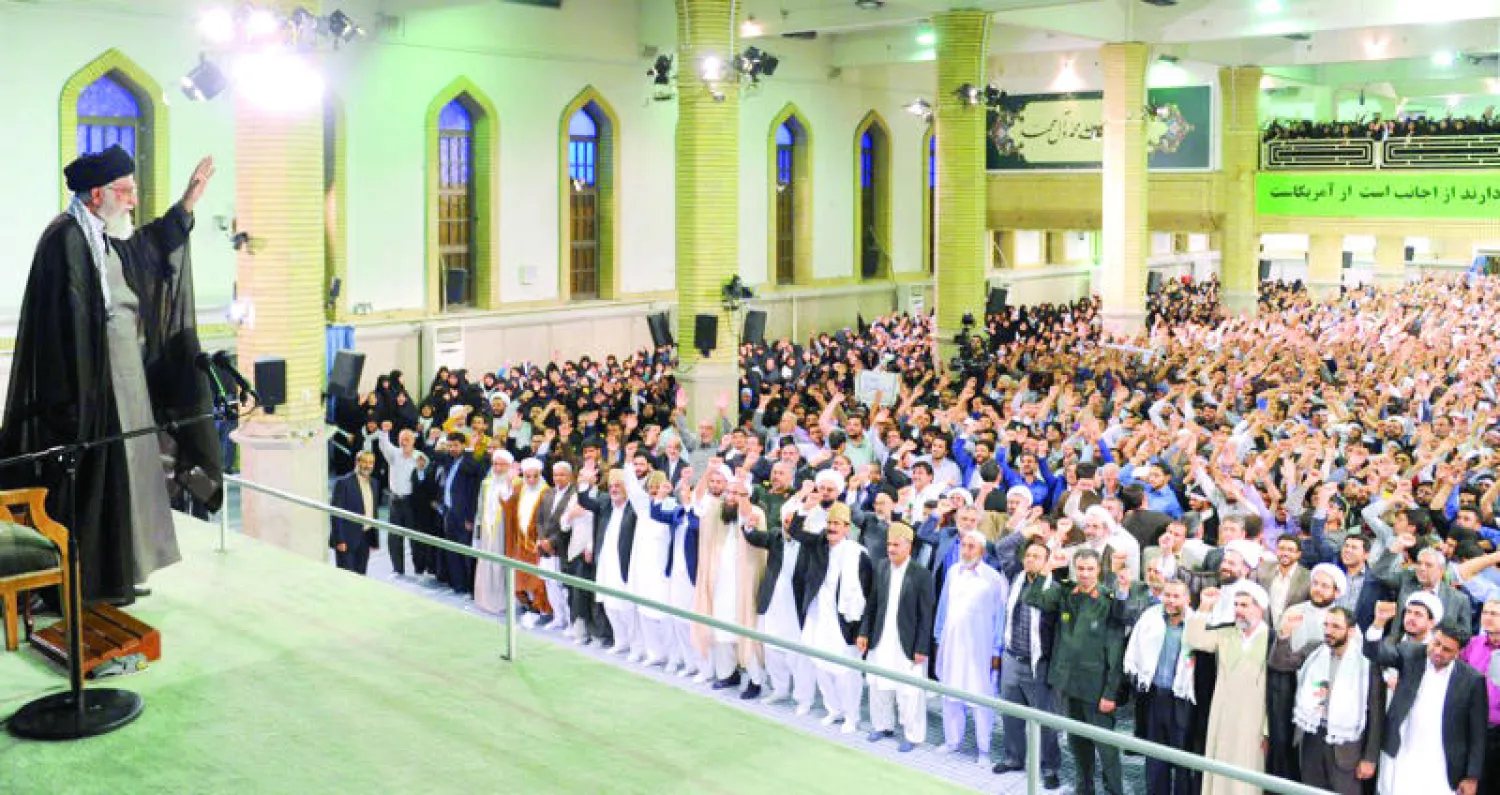 علي خامنئي خلال إلقائه خطابا في طهران أمس (أ.ف.ب)