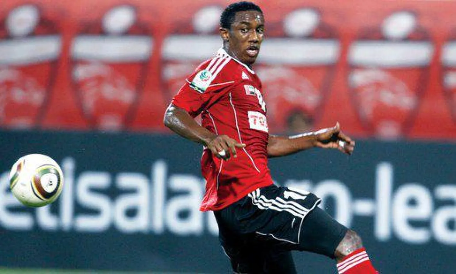 عربي يقهر ميسي ورونالدو كأفضل هدافي العالم