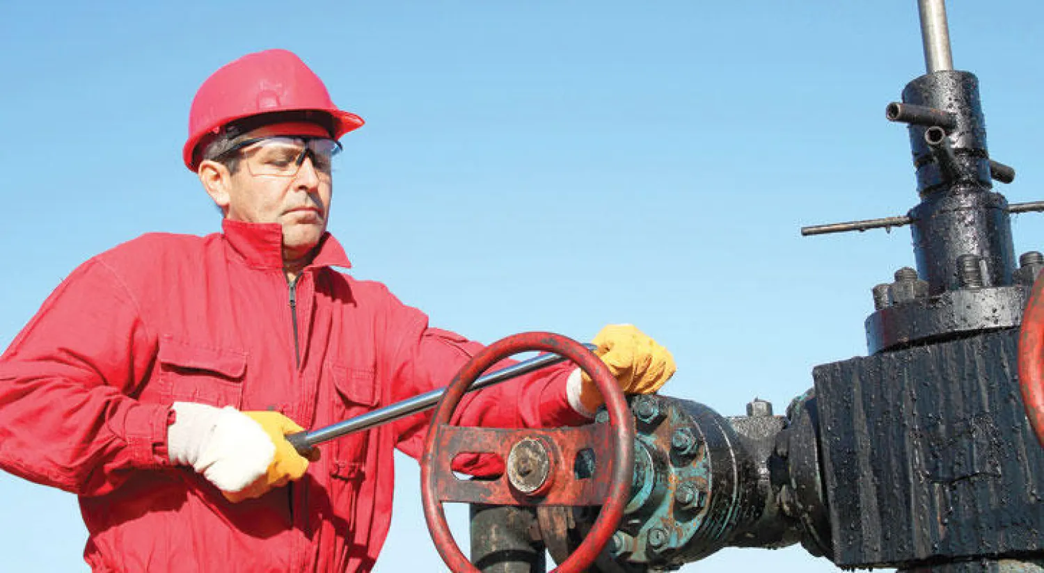 أسعار النفط تتجه إلى مسارات هابطة بفعل العرض الإيراني وزيادة المخزون الأميركي