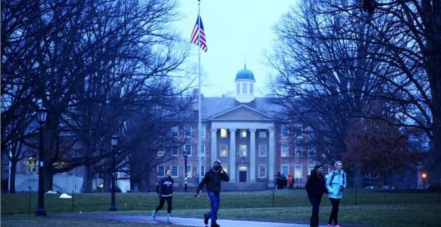 حصل نحو 70 % من الخريجين عام 2013 على قروض طلابية بيد أن القلق بدأ  في التنامي حول مدى تأثير الدين في حال التخلف عن السداد (نيويورك تايمز)