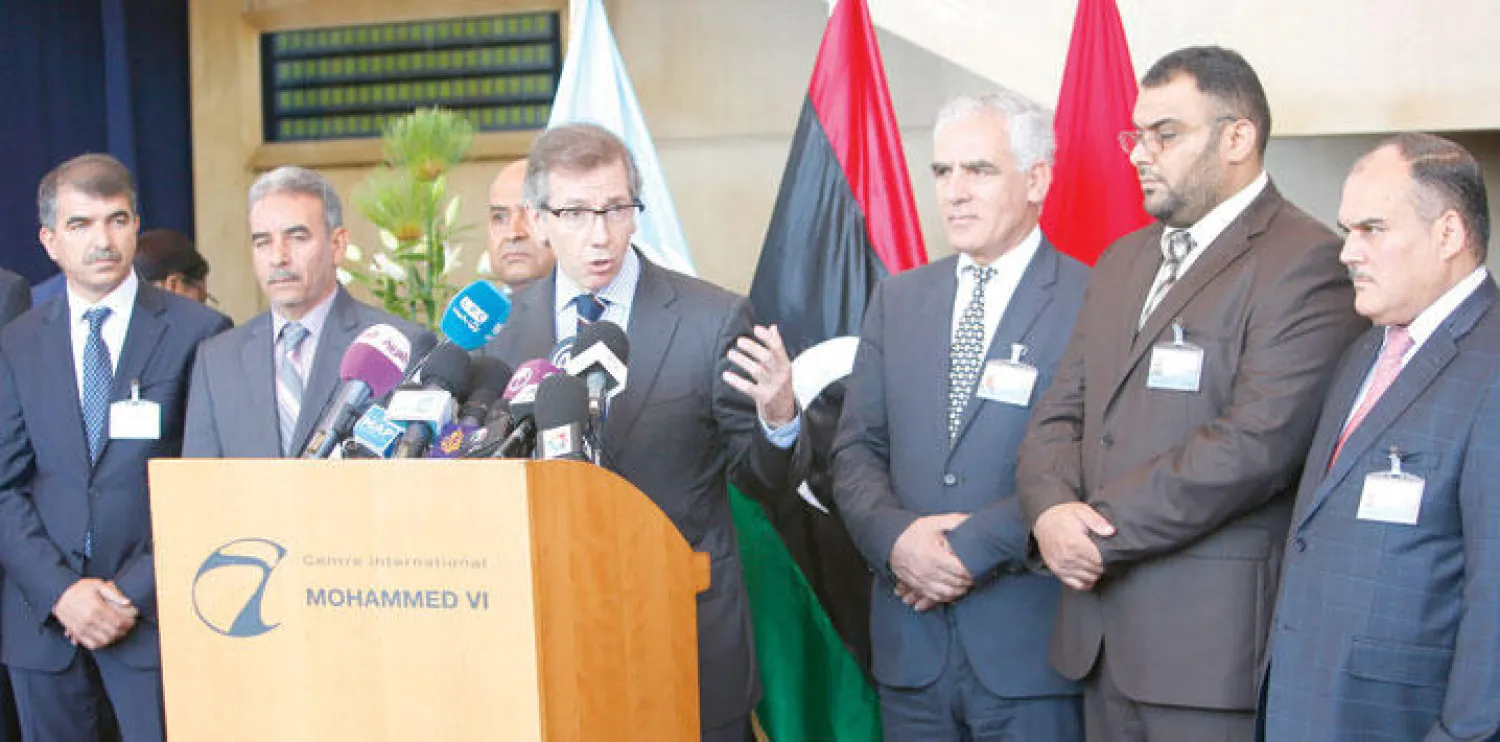 برناردينو ليون مبعوث الأمم المتحدة إلى ليبيا يتحدث إلى رجال الإعلام في الرباط أمس (أ.ب)